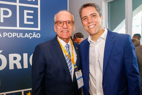 Senador Fernando Dueire prestigia Congresso da AMUPE e reafirma do compromisso com a pauta municipalista
