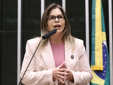 Câmara avança na proteção de meninas vítimas de violência sexual com relatoria de Clarissa Tércio