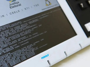 Pesquisa da Quaest mostra que 53% dos brasileiros concordam que as urnas são confiáveis