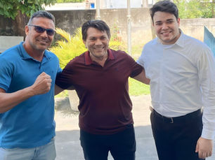 Raphael Sarmento entrega pedido de audiência sobre aborto ao líder do governo da Câmara de Jaboatão