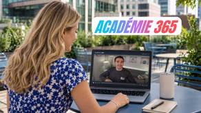 jeune femme qui regarde la formation Académie 365