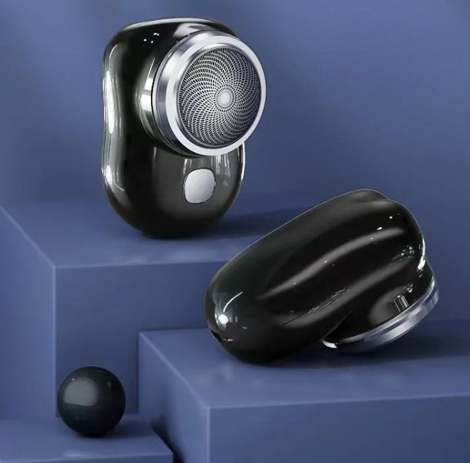 6-Blade Travel Shaver