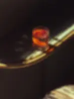 Cocktail Negroni Villa Aaron Marrakech avec zeste d’orange dans un verre