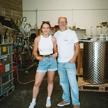 Olivier et Laïla Pezeron, fondateurs distillerie Ura Spirits Biarritz, passion artisanale familiale