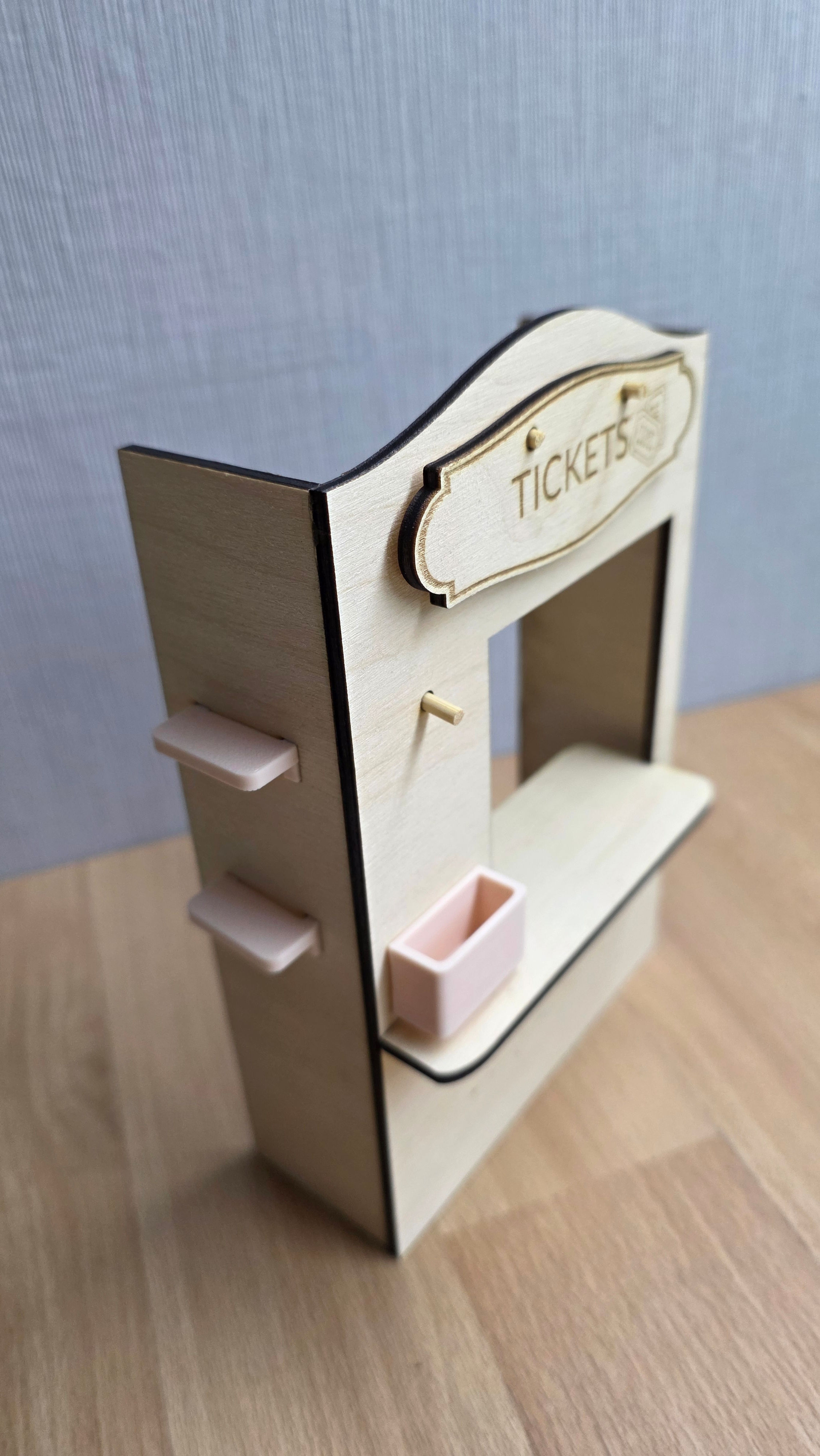 Verkaufsstand Miniatur 1:12 – Modularer Marktstand & Schalter | Puppenhaus Diora