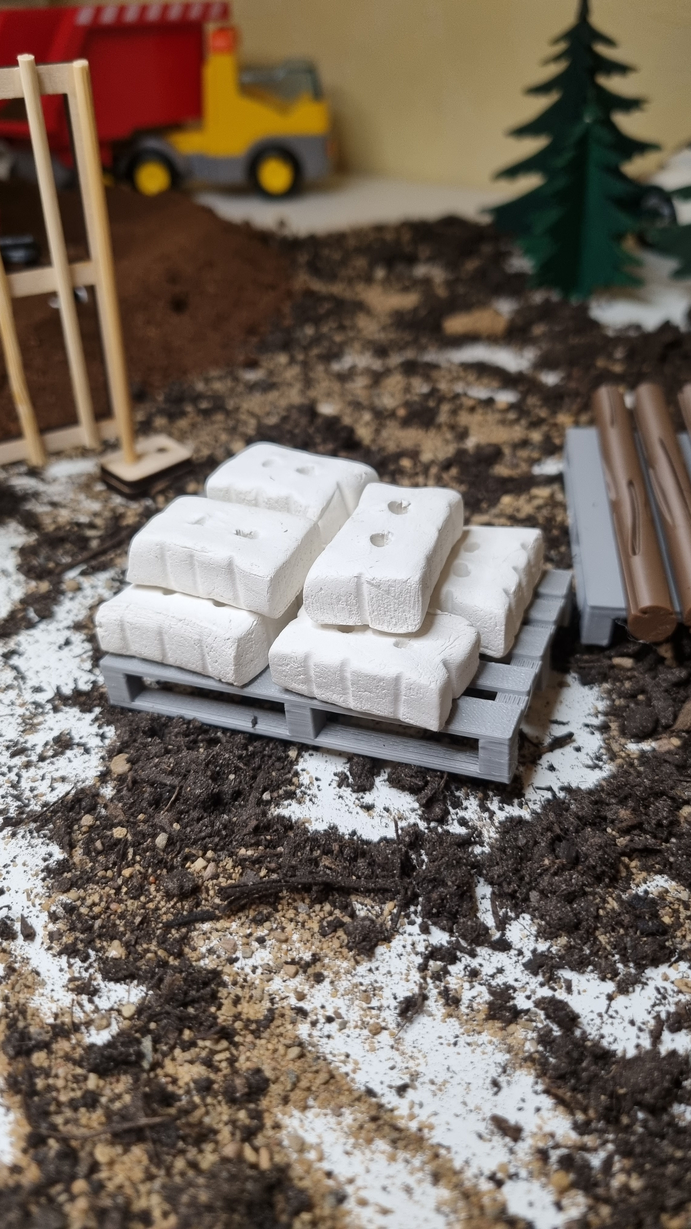 2 Miniaturpaletten für Wichtelbaustelle, Wichtel baut sein Haus