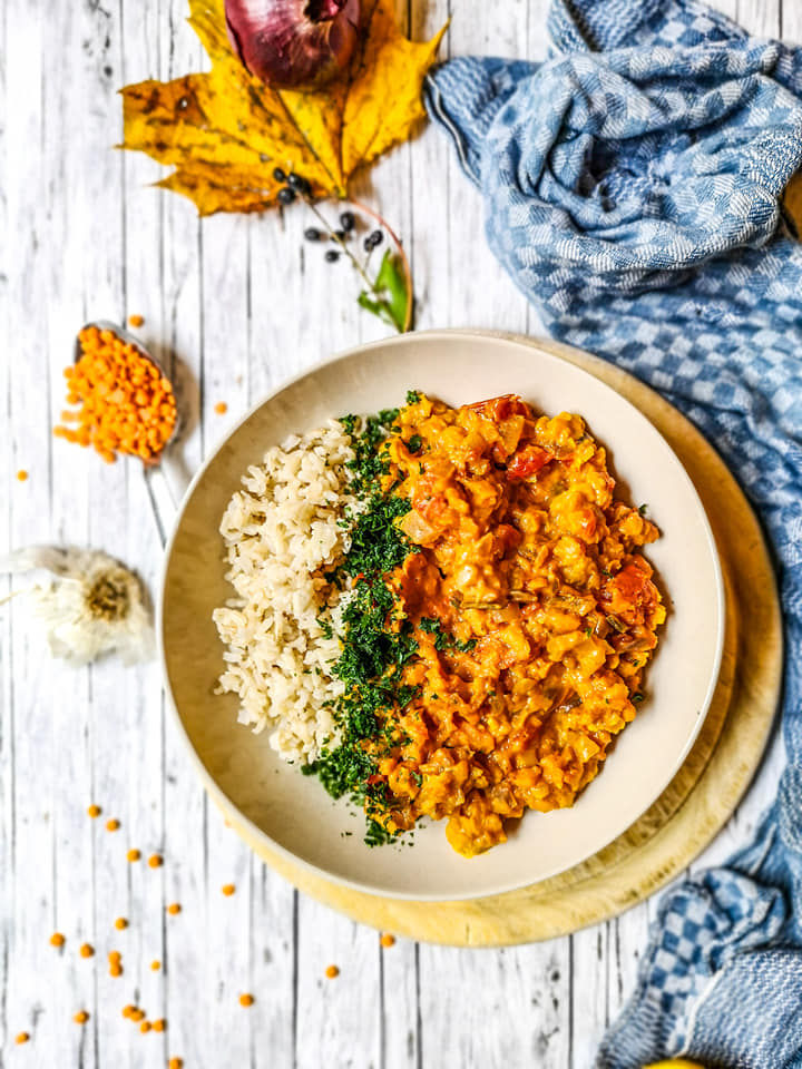 Rote Linsen Dal mit Reis