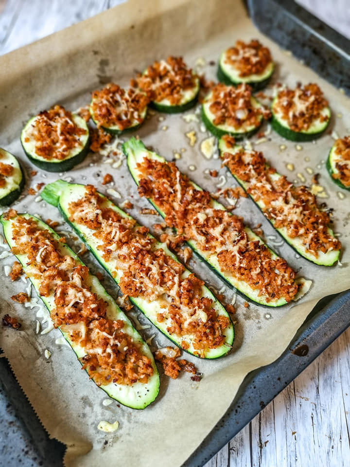 Überbackene Zucchini mit veganem Hack Überbackene Zucchini mit veganem Hack