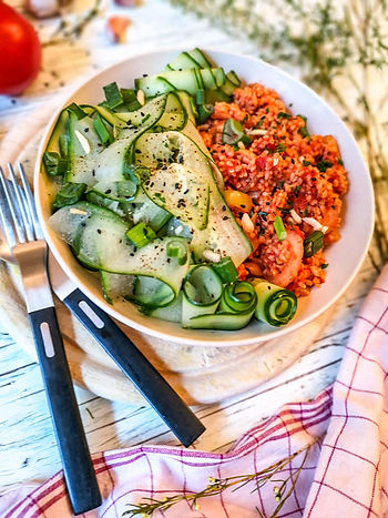 Tomaten-Bulgur-Bowl mit Gurke