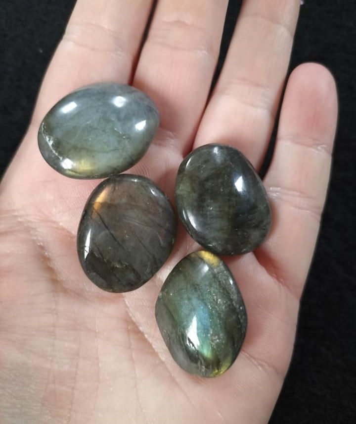Thumbnail: Labradorite Palmstone