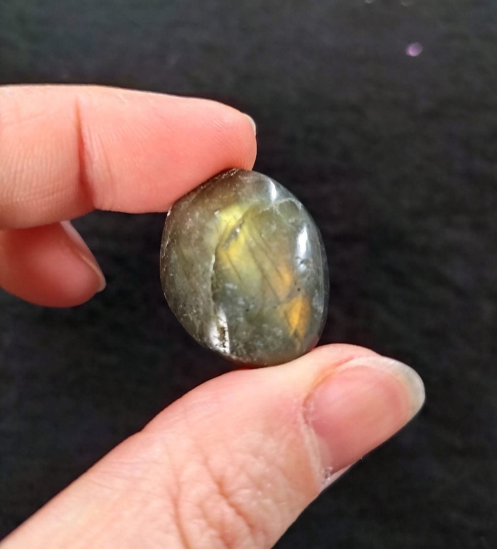 Thumbnail: Labradorite Palmstone