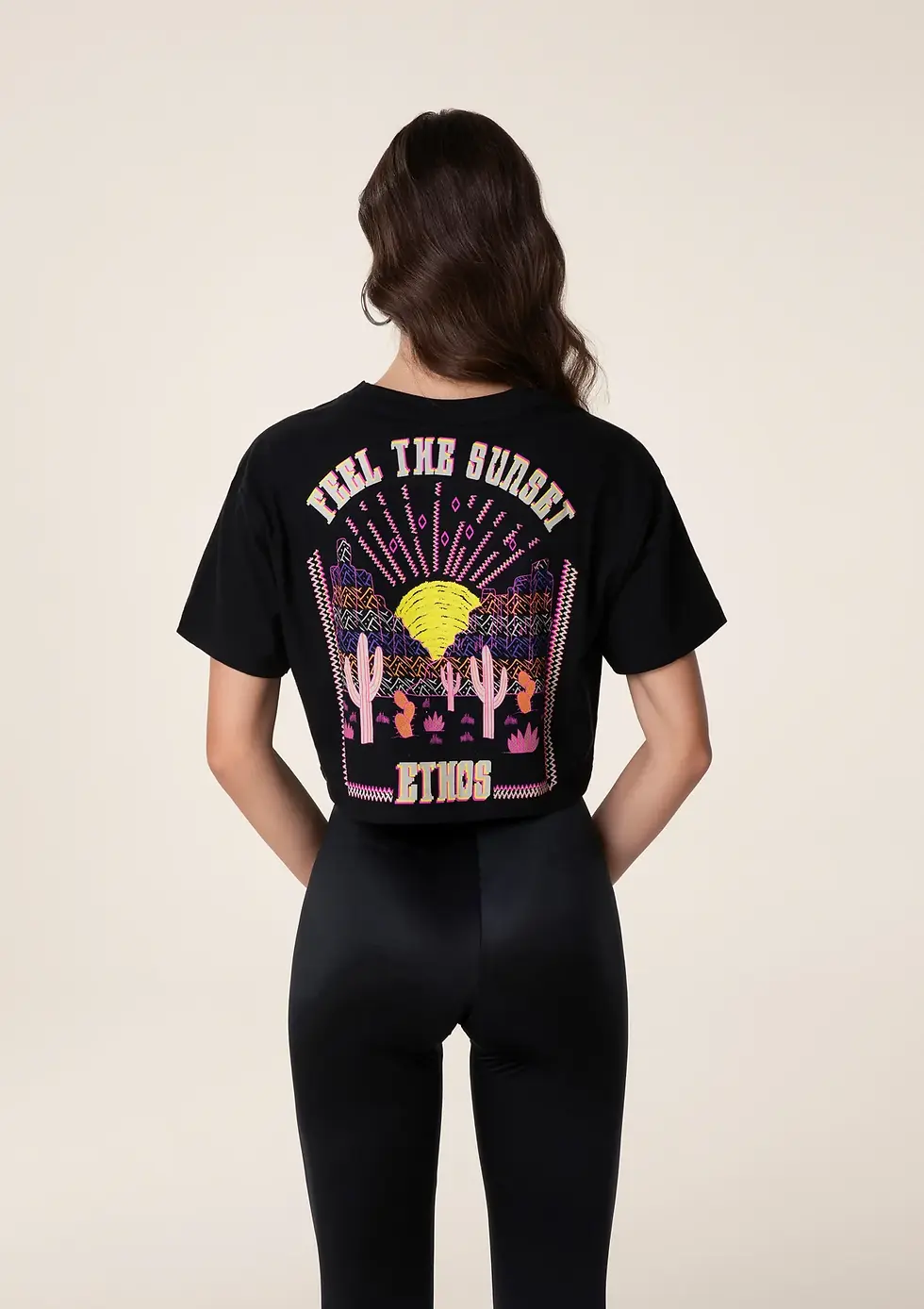 Miniatura: F**k T-shirt Cotone Crop Etnic - Nero