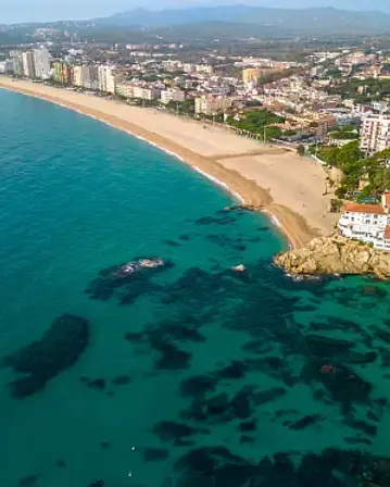 vista-aerea-platja-daro-playa-aparthotel-comtat-sant-jordi-1720003312.webp