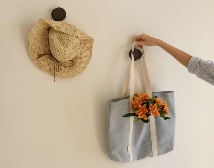 Cute and Fashionable Self-Adhesive Hooks to Decorate Your Home