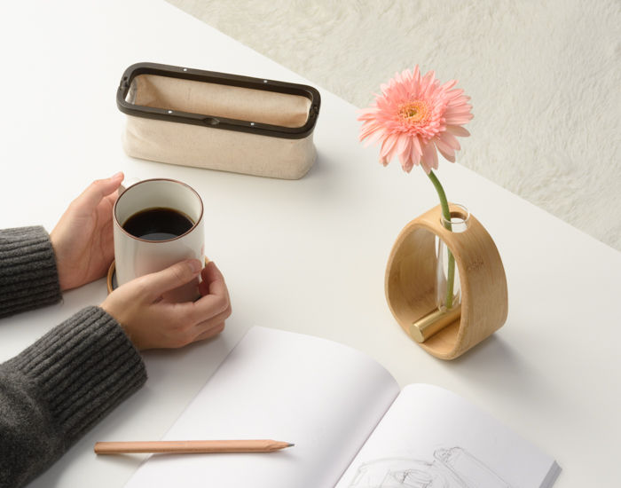 VASIN-An Playful and Zen-inspired Flower Vase