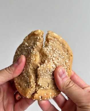 WHITE CHOCO SESAME.png