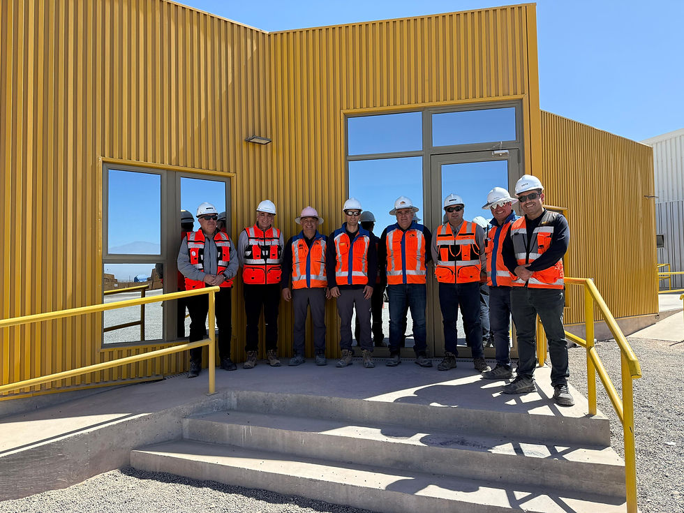 Equipo Logística FG junto al equipo de ALMANORTE en Pozo Almonte.