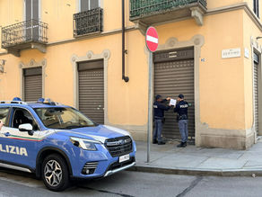 RISSA CON MACHETE DAVANTI AL BAR DI VIA CERVINO