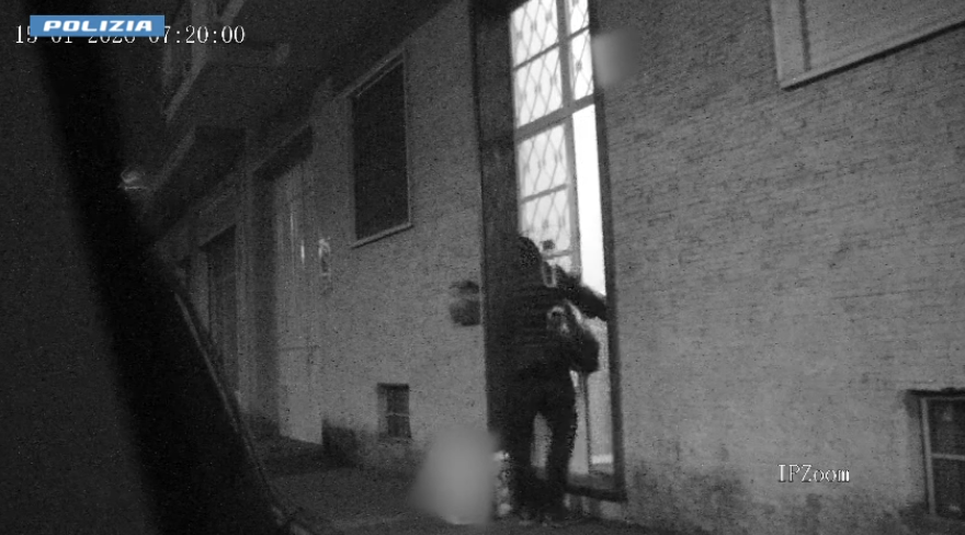 17ENNE CHIUSO NEL BAULE DI UN SUV: ARRESTATO IL QUINTO UOMO