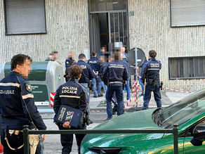 CORSO TARANTO 181, "TOC TOC, SIAMO LA POLIZIA!"