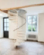 Scala a chiocciola bianca