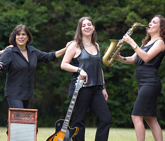 Piracicaba recebe, num show inédito com banda feminina, a piracicabana Betth Ripolli