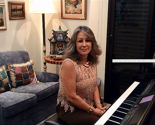 Vovó Betth toca ao piano “O Trenzinho do Caipira”