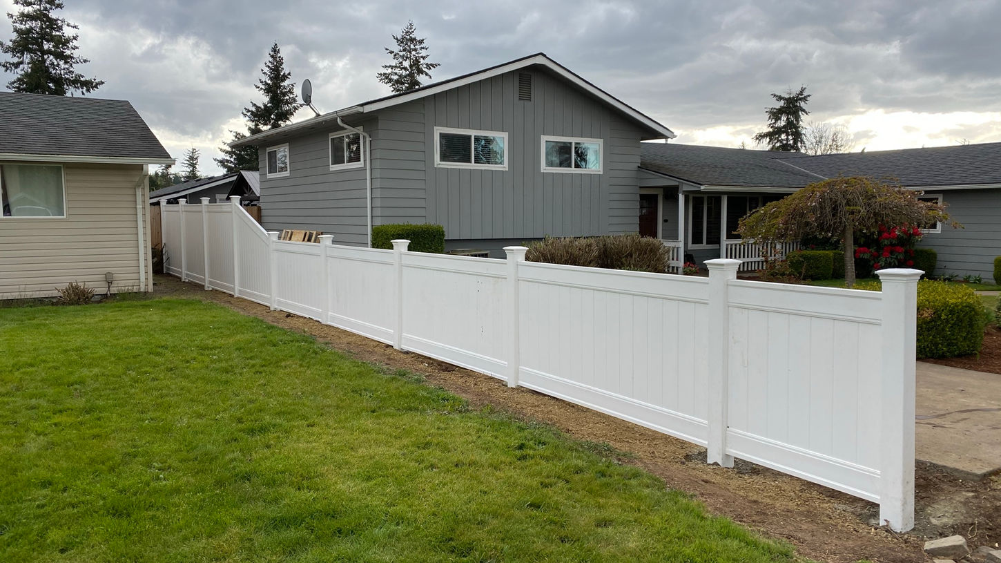Residential white vinyl fence installed in Molalla Oregon