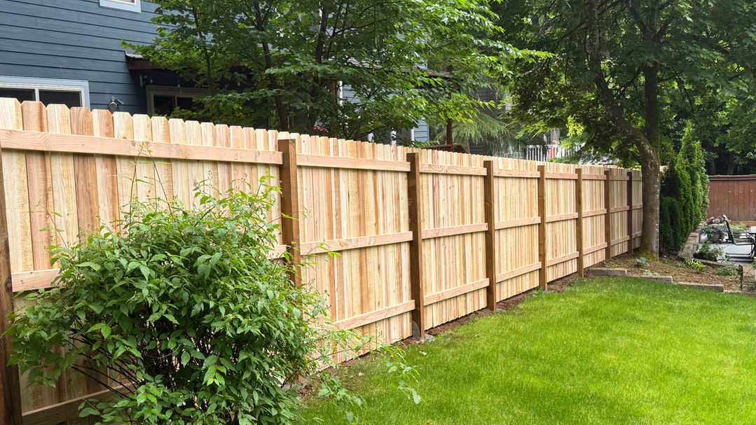 Wilkins Fences and Decks completed this custom cedar privacy fence installation in South Salem, Oregon using premium cedar pickets, pressure-treated framing, and traditional wood posts. Designed to provide privacy, security, and natural beauty, this fence delivers the timeless appearance homeowners love while complementing the surrounding landscape.
