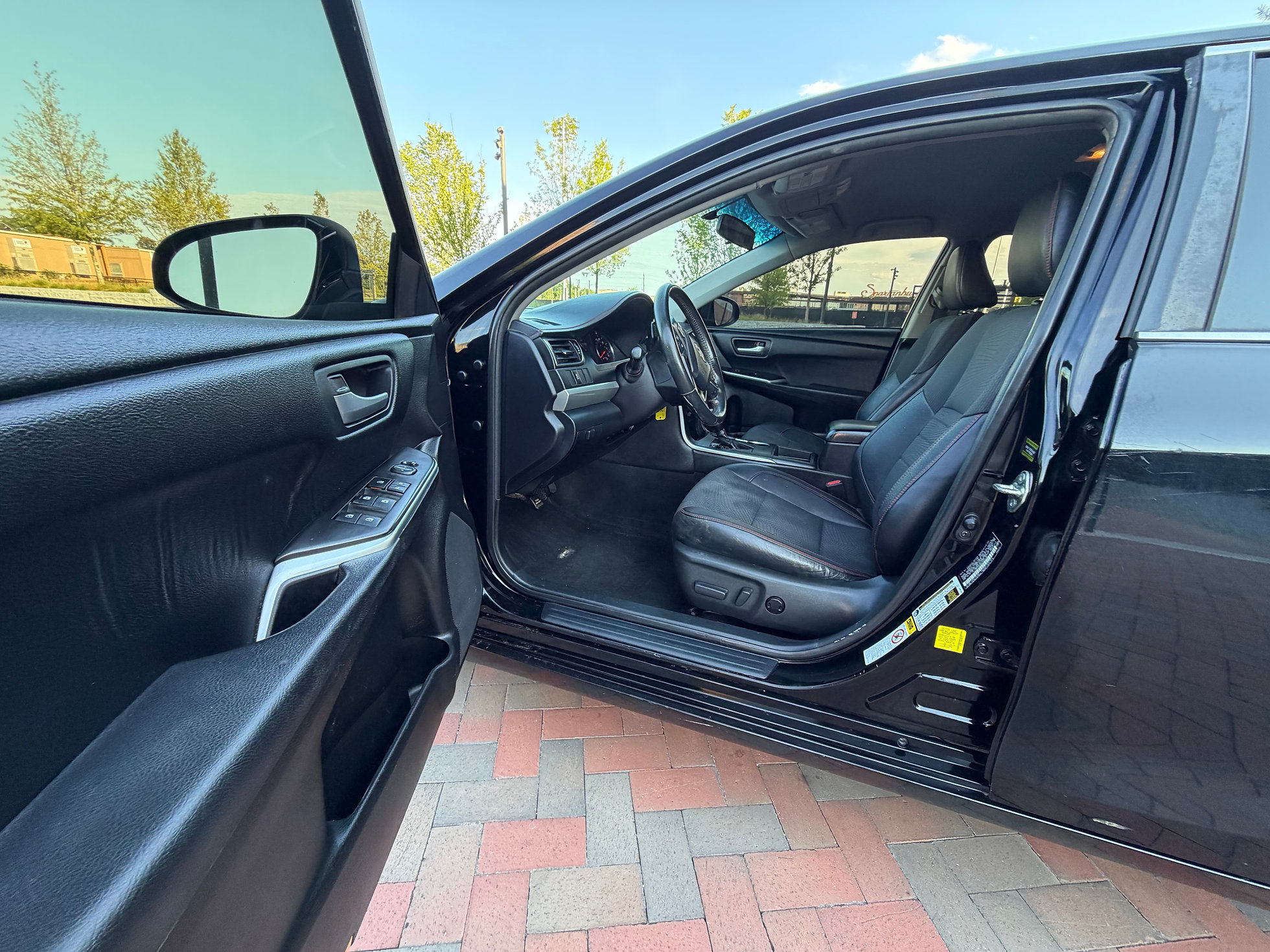 2017 Toyota Camry SE - Photo 8