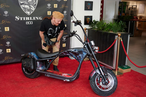 Keith Lemon seeing bike for the 1st time