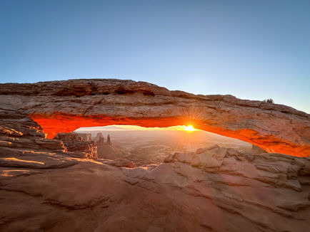 Mesa Arch: Gorgeous Sunrise in Canyonlands NP