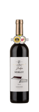 Eine Rotweinflasche mit einer Goldmedaille „Berlin Wine Trophy 2025 Gold“ am Hals. Auf dem Etikett steht „Vesztergombi Bodzás Merlot“, und eine moderne, rechteckige Graphik. 