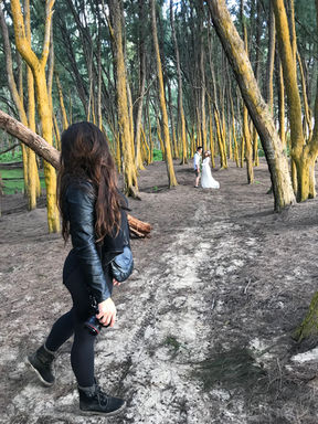 Jenna Lee photographs a wedding couple in the forest of Oahu