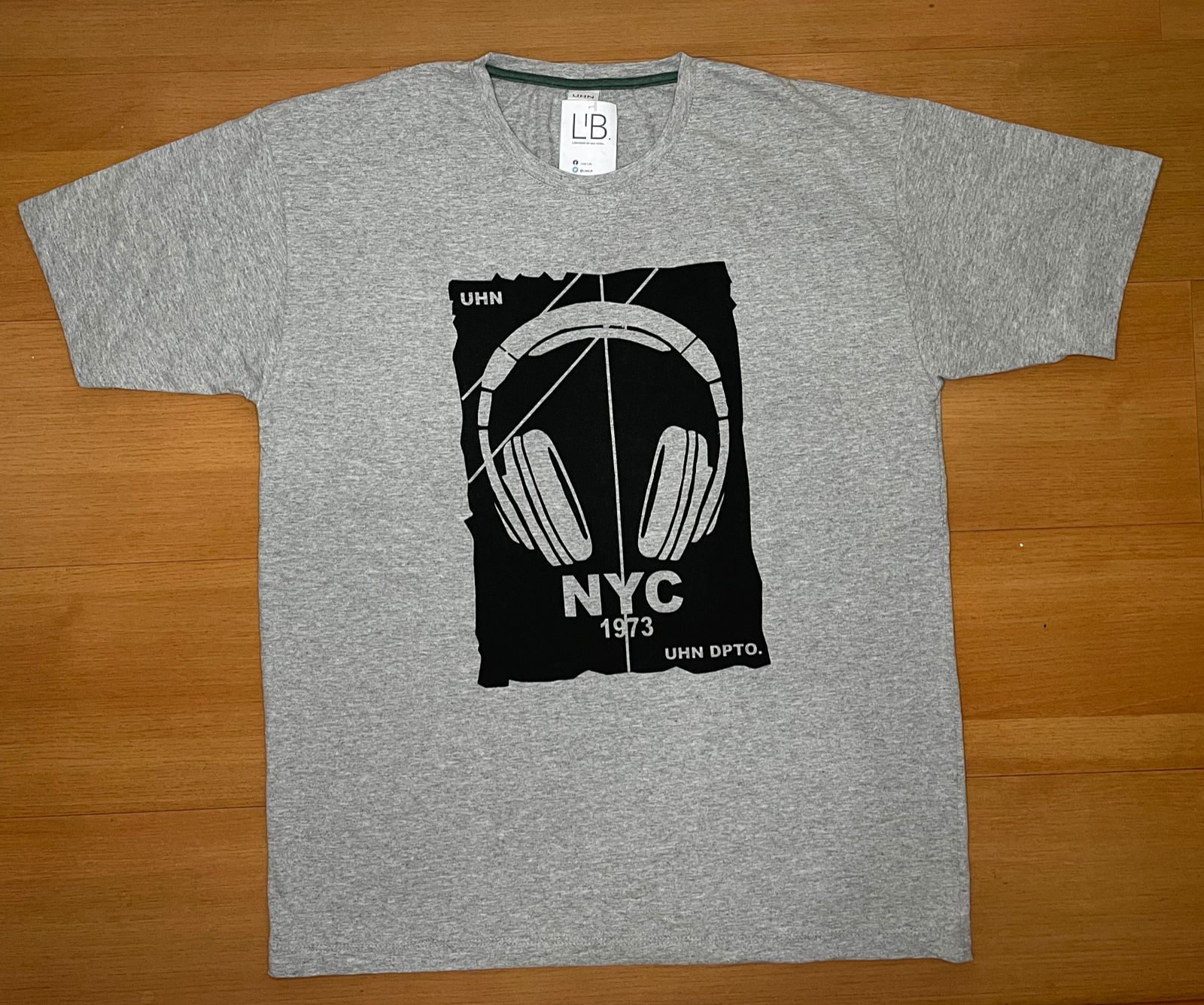 T-SHIRT COM ESTAMPA FRONTAL