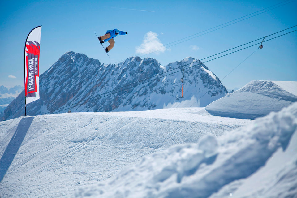 Wing banners provide eye-catching branding for events with easy setup, compact storage, and customizable, replaceable skins.