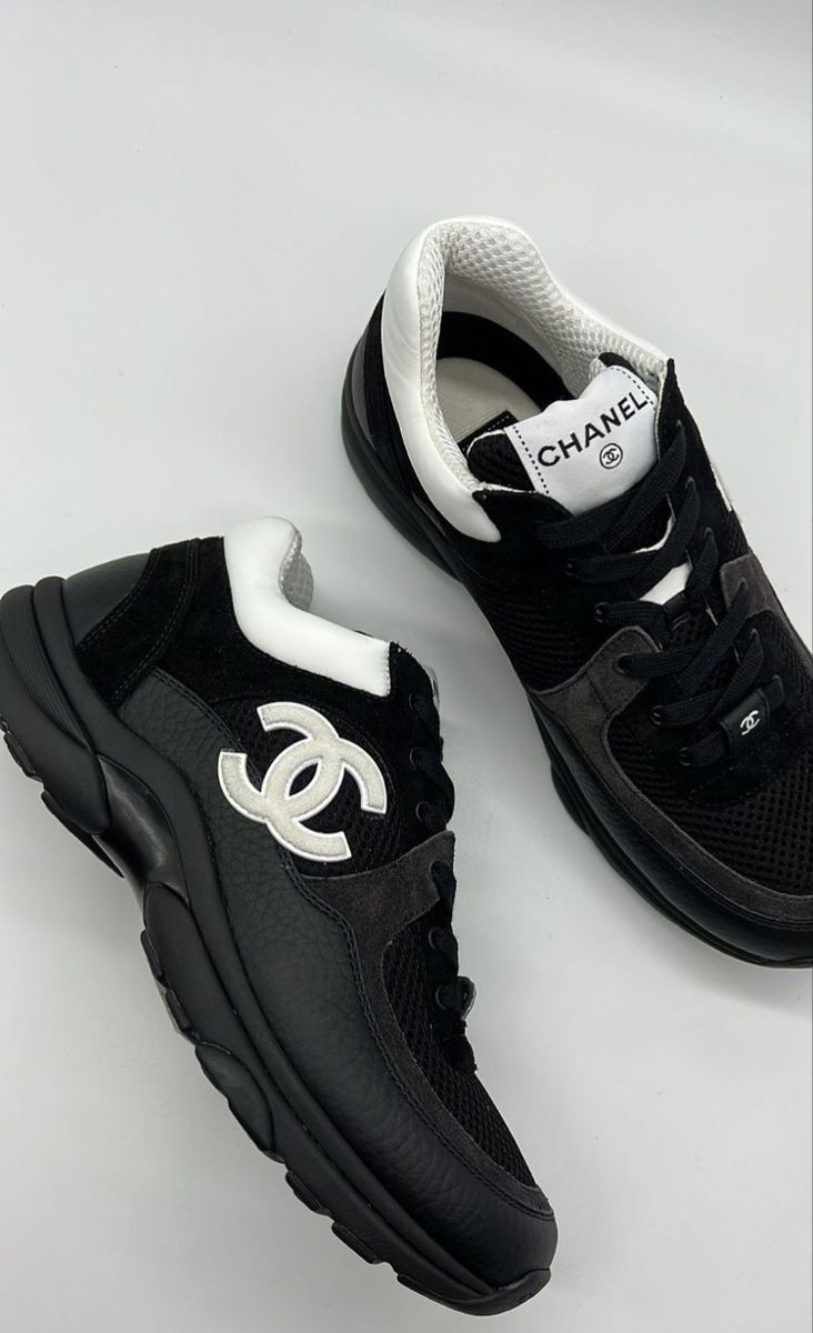 Thumbnail: Chanel Runner Schuhe