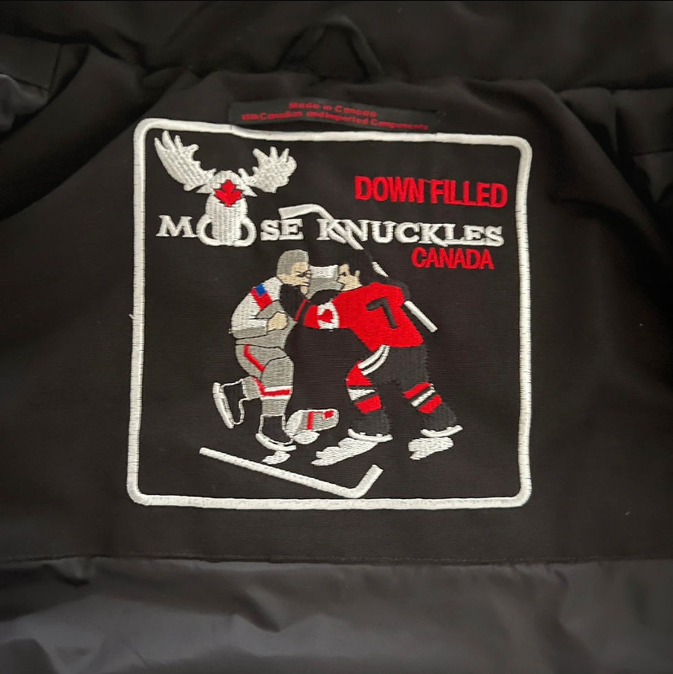 Miniaturbild: Moose Knuckles Winterjacke Schwarz mit weißem Fell