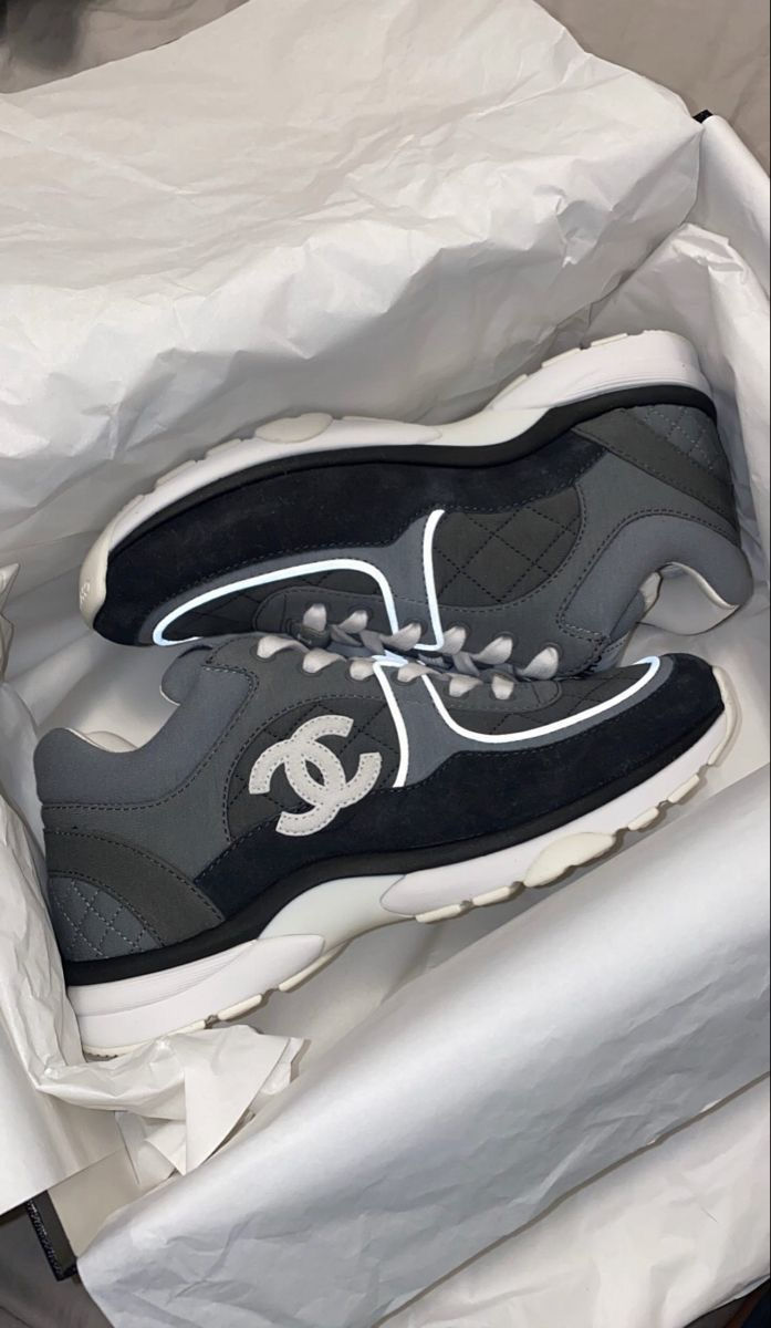 Thumbnail: Chanel Runner Schuhe