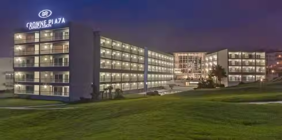 Crowne-Plaza-Caparica-1a8-1.avif
