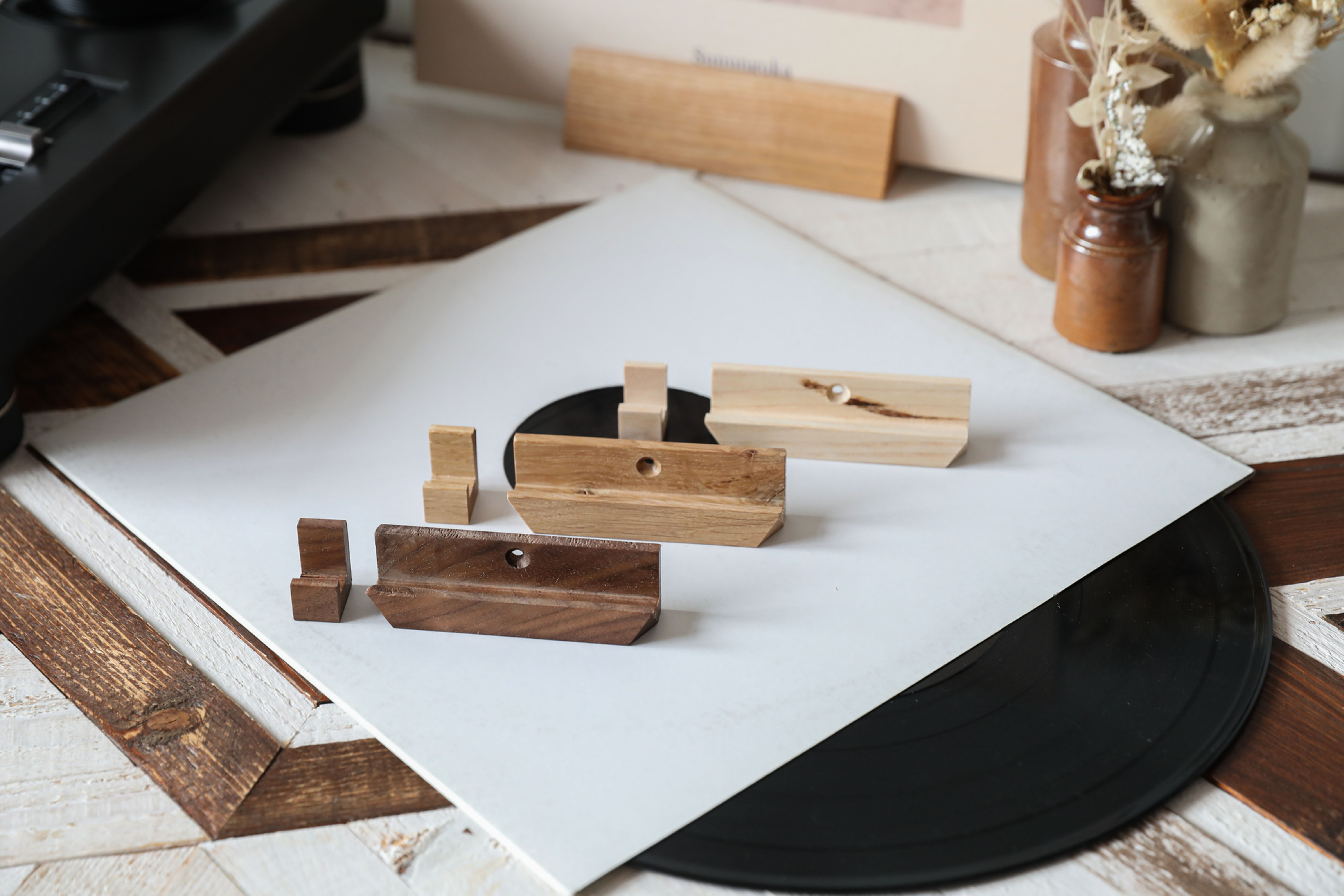 URURA Imperfection Vinyl Record Shelf