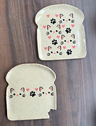 Handmade toast-shaped plates with cat motifs