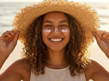 Belleza en movimiento: cómo adaptar tu rutina de skincare al clima de cada destino