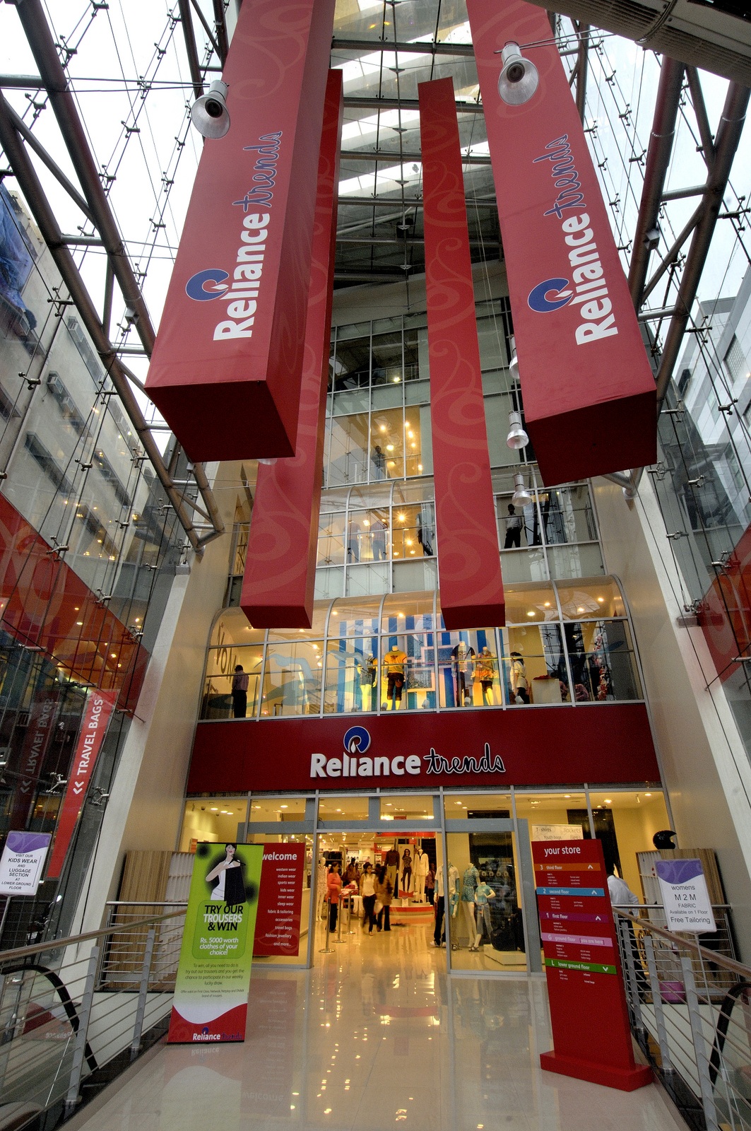 reliance trends travel bags