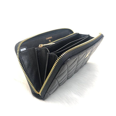 Thumbnail: Chanel Zippy Wallet
