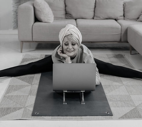 Guided coaching session with a sex and intimacy expert teaching practical strategies for sexual confidence for women  