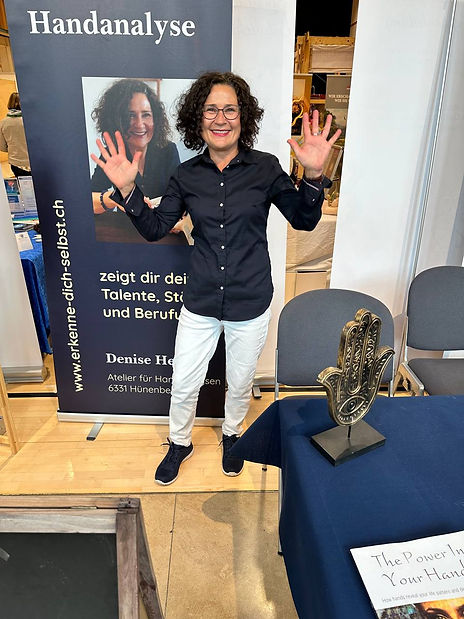 der Messestand von Denise Held an der New Earth Expo in Cham 2024