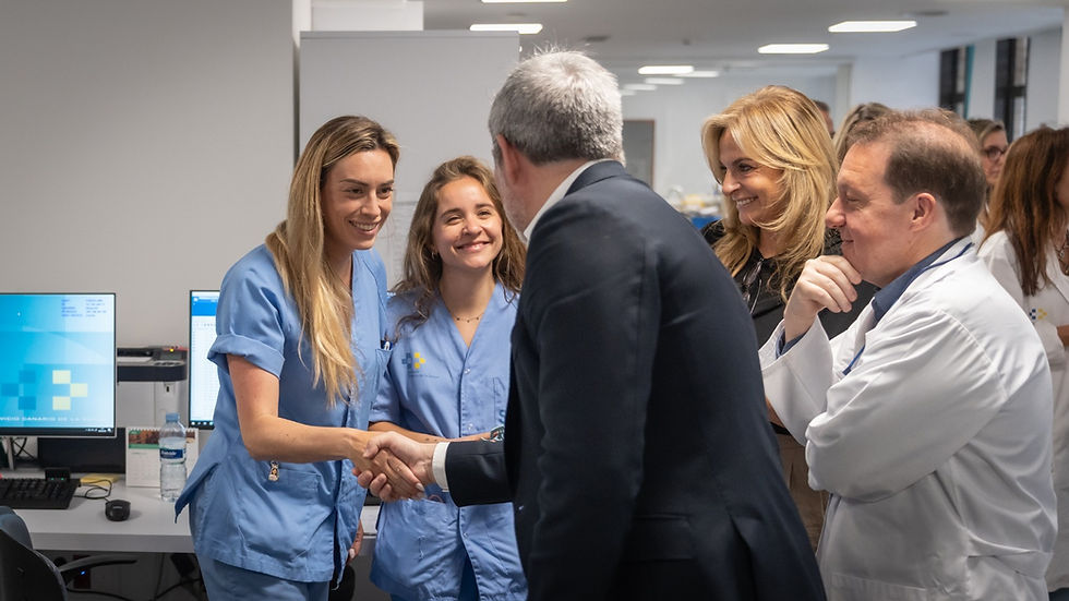 Clavijo resalta los avances en la atención a los pacientes del Hospital de Día de Oncología del Doctor Negrín