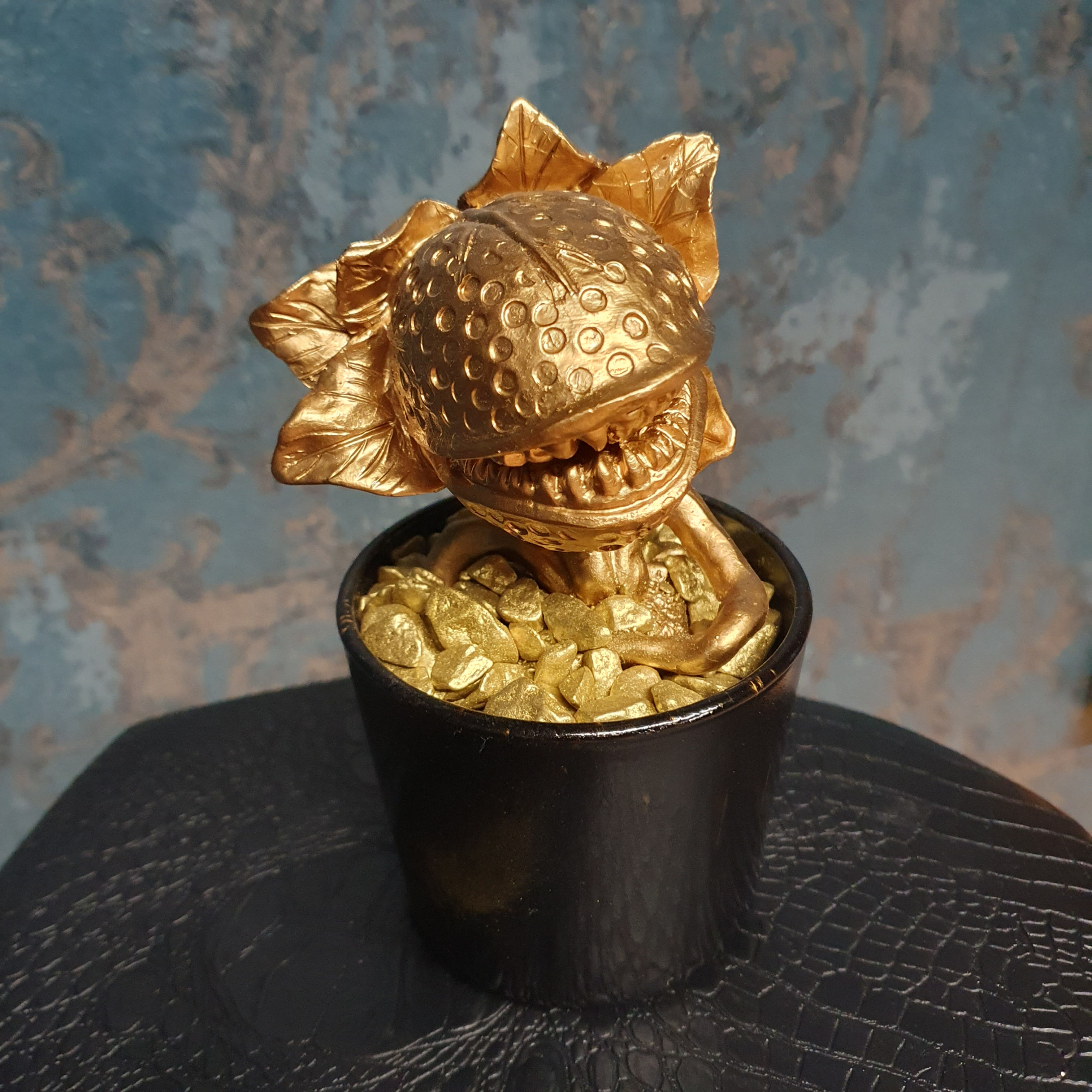 Karnivore 24K 17x10 Dekoration Figur