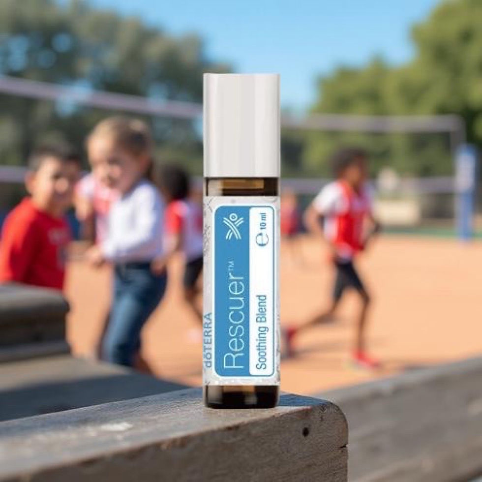 Miniaturbild: doTERRA Rescuer Roll-On auf einer Bank, Kinder spielen im Hintergrund.